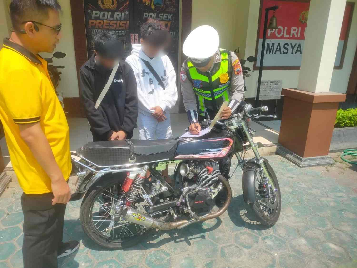 Jumping di Depan Petugas, Dua Pembalap Liar Kudus Akhirnya Diangkut ke Polsek